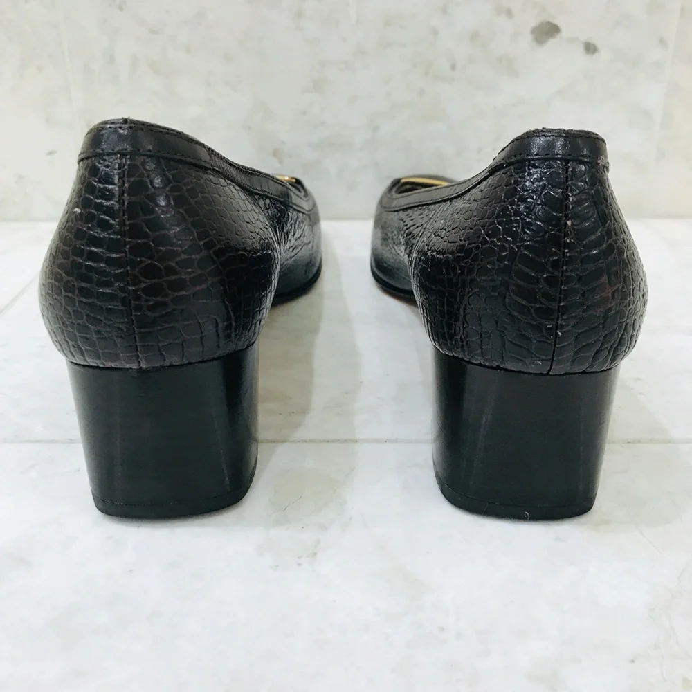 SALVATORE FERRAGAMO {8A2} Brown Embossed Leather Pumps - Picture 9 of 15